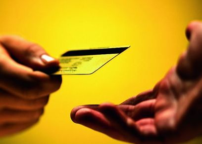 信用卡透支5万算信用卡诈骗吗？信用卡诈骗罪立案标准，哪些行为构成信用卡诈骗罪？